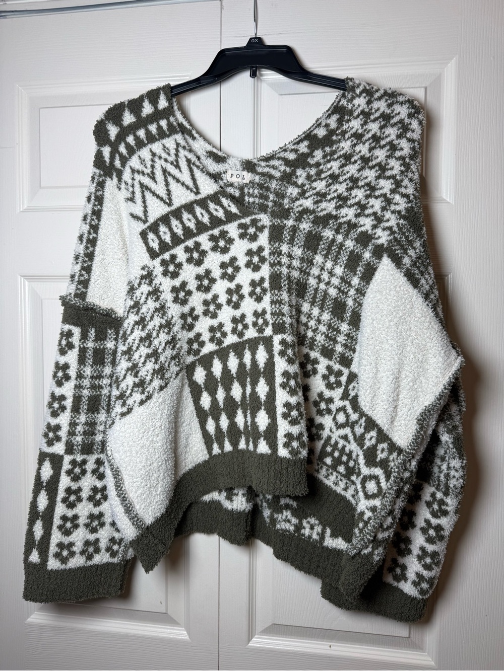 POL‎ Green Cream Patchwork V-Neck Sweater